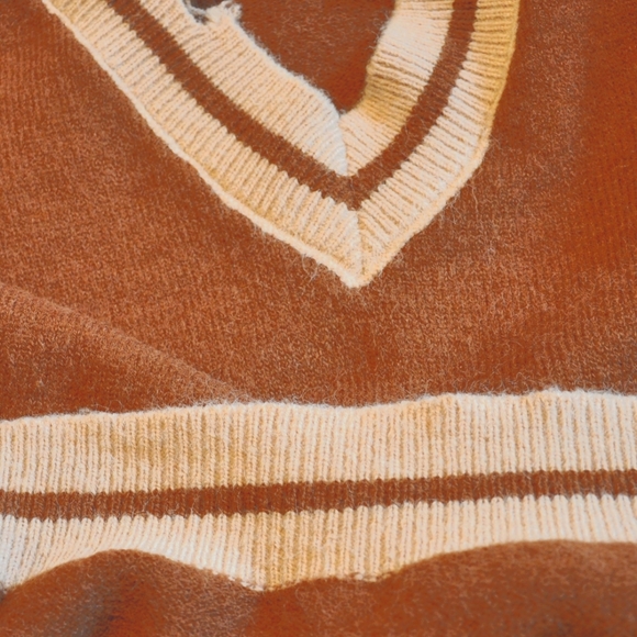 ⏰️3/$10 M/M Shein marron V neck sweater - Picture 7 of 7